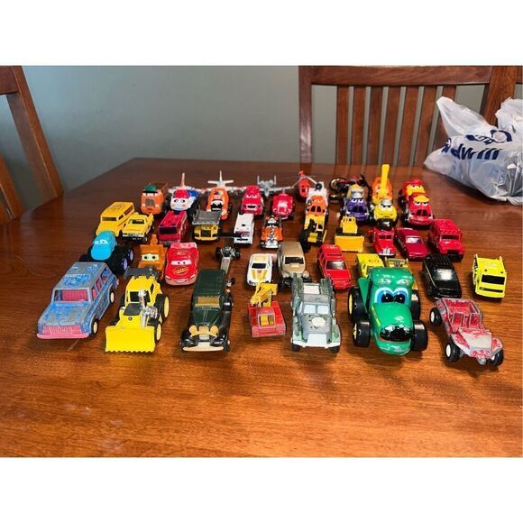 Lot of 45 ERTL, Tonka, Matchbox,Hotwheels, Vintage Cars, Trucks, Planes, etc. M - Picture 3 of 6